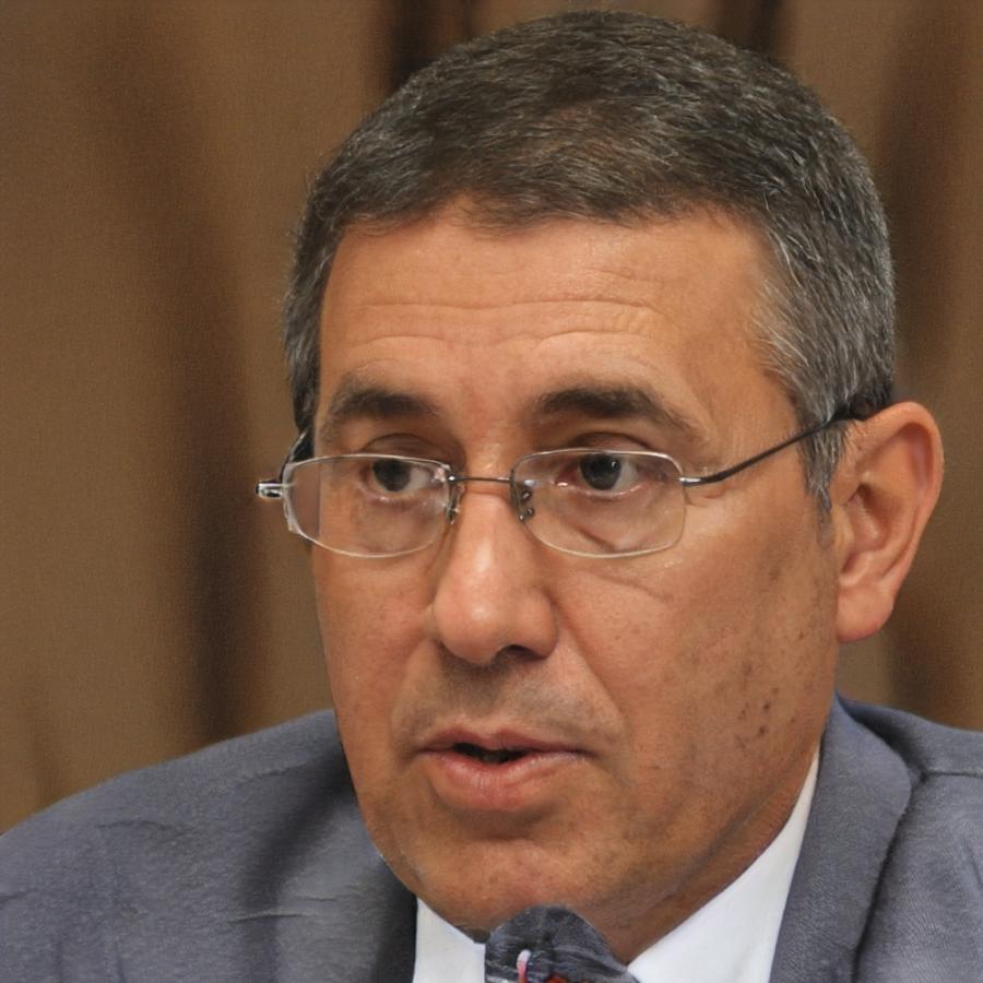 Carlos Mendoza, CEO de TechFlow Solutions